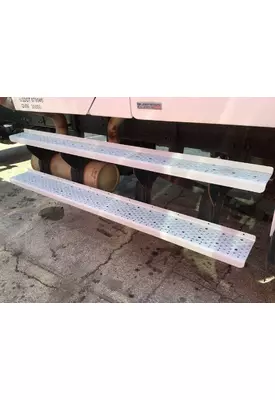 FREIGHTLINER M2 106 CAB STEP