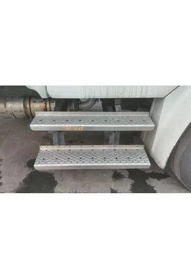 FREIGHTLINER M2 106 CAB STEP