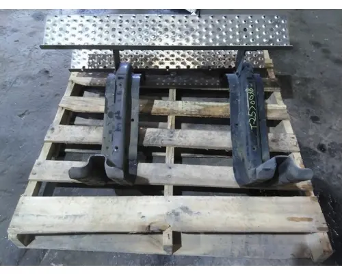 FREIGHTLINER M2 106 CAB STEP