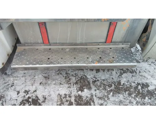 FREIGHTLINER M2 106 CAB STEP