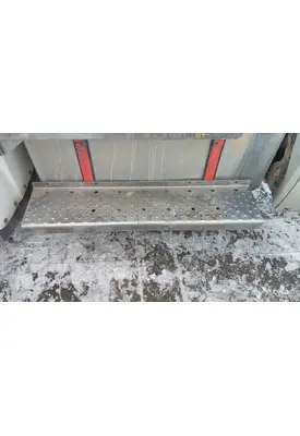 FREIGHTLINER M2 106 CAB STEP