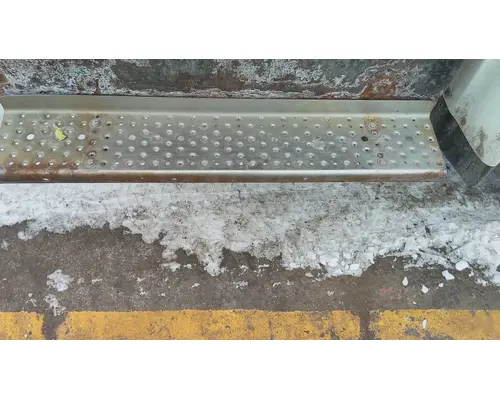 FREIGHTLINER M2 106 CAB STEP