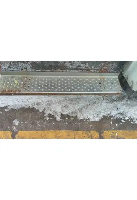 FREIGHTLINER M2 106 CAB STEP