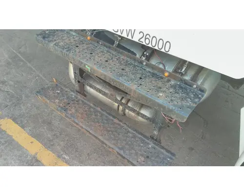 FREIGHTLINER M2 106 CAB STEP