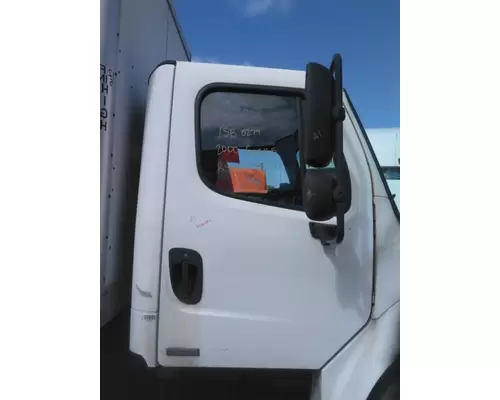 FREIGHTLINER M2 106 CAB