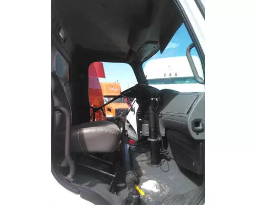 FREIGHTLINER M2 106 CAB