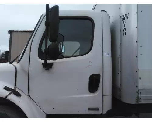 FREIGHTLINER M2 106 CAB