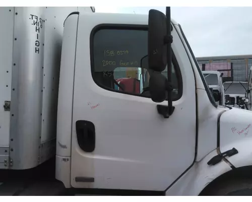 FREIGHTLINER M2 106 CAB