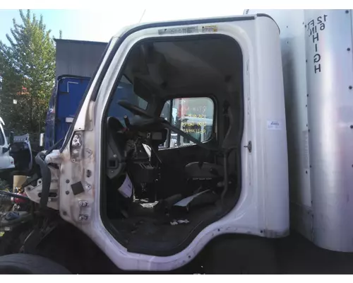 FREIGHTLINER M2 106 CAB