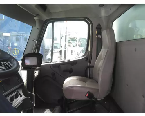 FREIGHTLINER M2 106 CAB