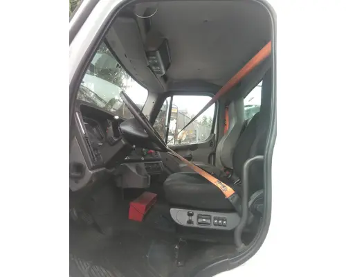 FREIGHTLINER M2 106 CAB