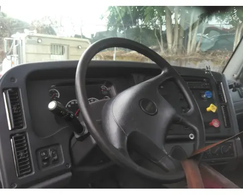 FREIGHTLINER M2 106 CAB