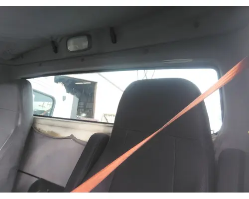 FREIGHTLINER M2 106 CAB