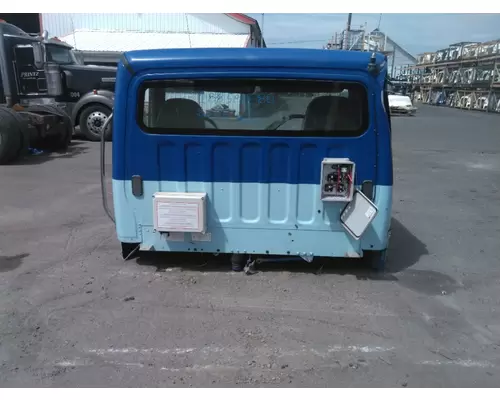 FREIGHTLINER M2 106 CAB