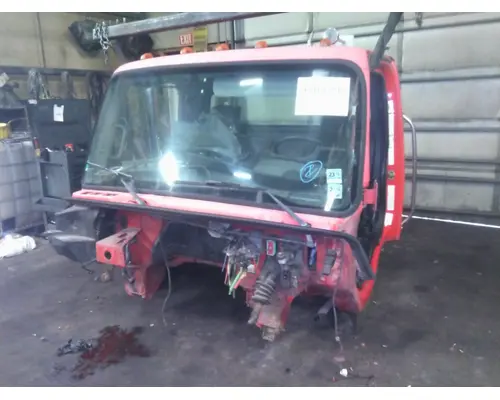 FREIGHTLINER M2 106 CAB