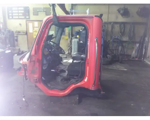 FREIGHTLINER M2 106 CAB