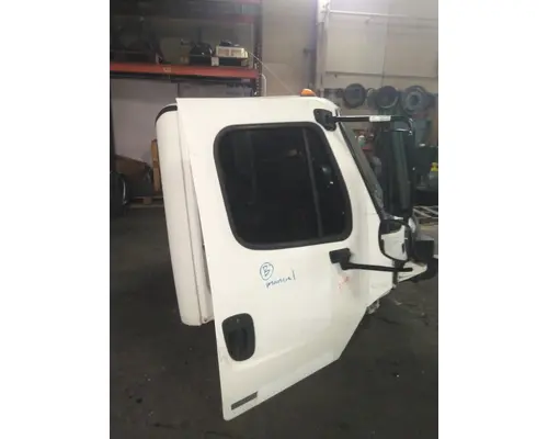 FREIGHTLINER M2 106 CAB