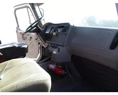 FREIGHTLINER M2 106 CAB