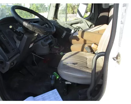 FREIGHTLINER M2 106 CAB