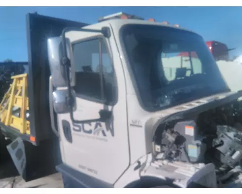 FREIGHTLINER M2 106 CAB