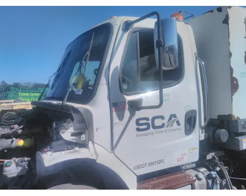 FREIGHTLINER M2 106 CAB