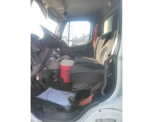 FREIGHTLINER M2 106 CAB