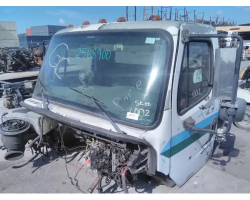 FREIGHTLINER M2 106 CAB