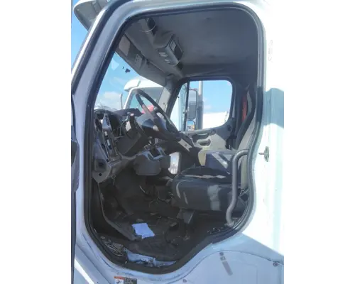 FREIGHTLINER M2 106 CAB