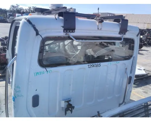 FREIGHTLINER M2 106 CAB