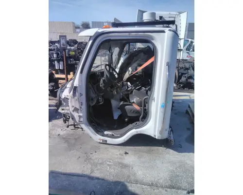 FREIGHTLINER M2 106 CAB