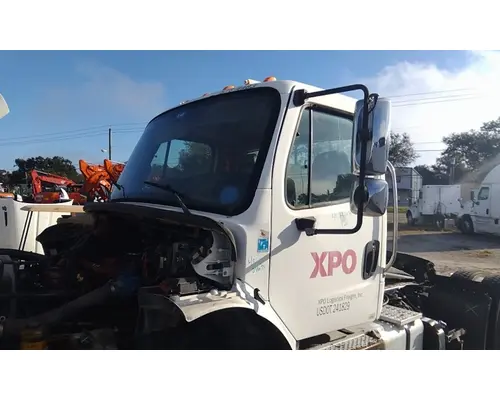 FREIGHTLINER M2 106 CAB