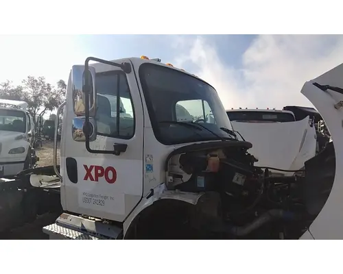 FREIGHTLINER M2 106 CAB