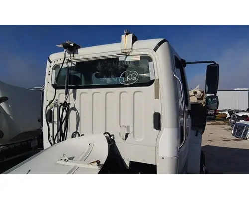 FREIGHTLINER M2 106 CAB
