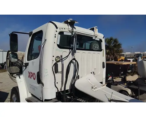 FREIGHTLINER M2 106 CAB