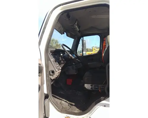 FREIGHTLINER M2 106 CAB