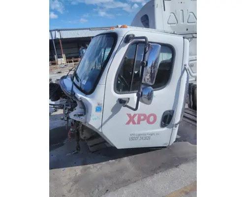 FREIGHTLINER M2 106 CAB