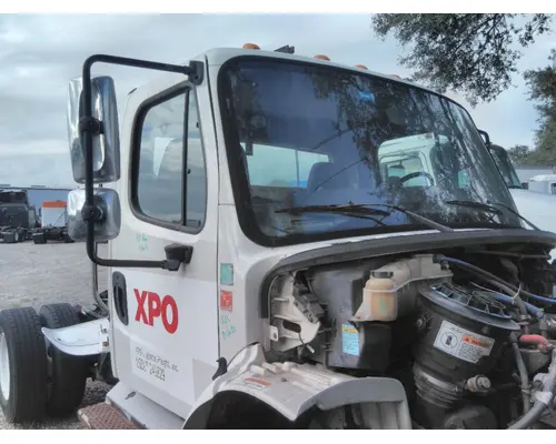 FREIGHTLINER M2 106 CAB