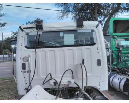 FREIGHTLINER M2 106 CAB