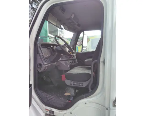 FREIGHTLINER M2 106 CAB