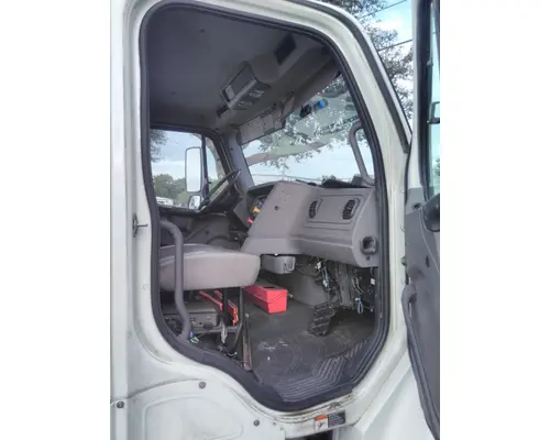 FREIGHTLINER M2 106 CAB