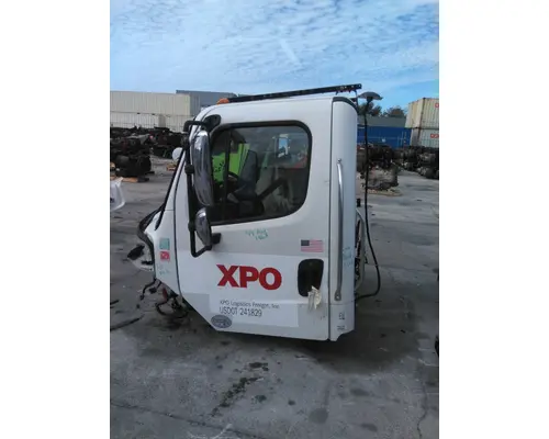 FREIGHTLINER M2 106 CAB