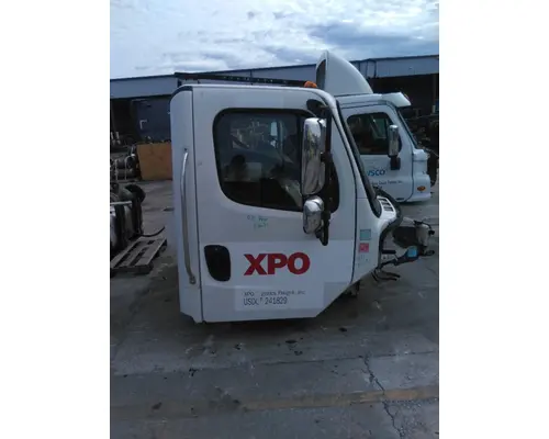 FREIGHTLINER M2 106 CAB