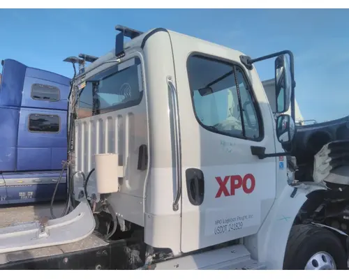 FREIGHTLINER M2 106 CAB