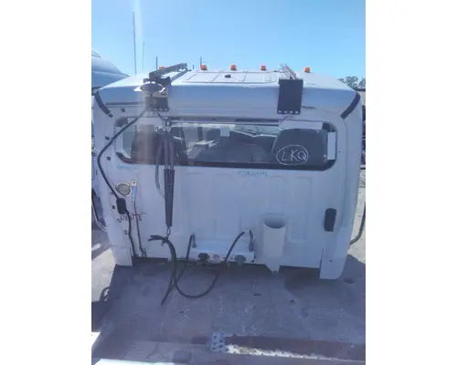 FREIGHTLINER M2 106 CAB