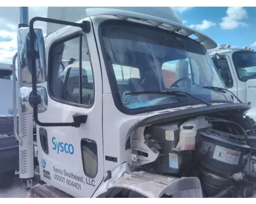 FREIGHTLINER M2 106 CAB