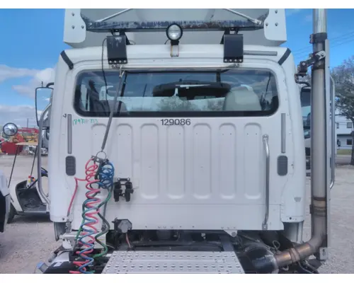 FREIGHTLINER M2 106 CAB