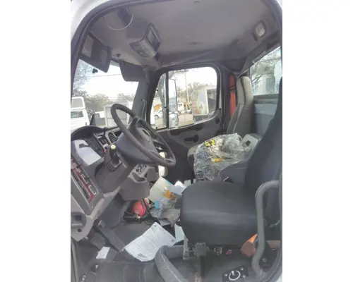 FREIGHTLINER M2 106 CAB