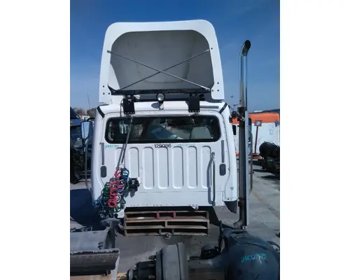FREIGHTLINER M2 106 CAB