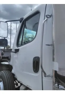 FREIGHTLINER M2 106 CAB