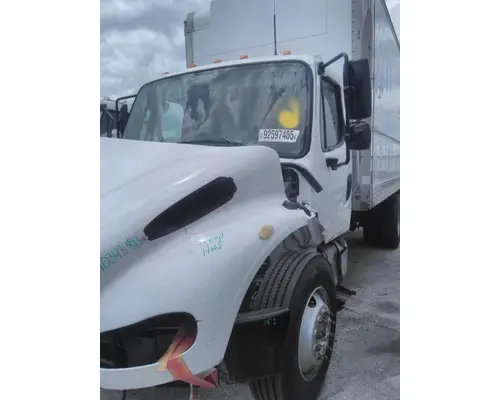 FREIGHTLINER M2 106 CAB